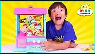 Arcade claw machine game for Surprise Toys with Ryan ToysReview