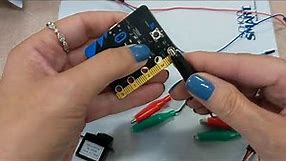 How to connect a Servo motor to a Microbit