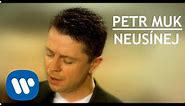 Petr Muk - Neusínej (Official video)