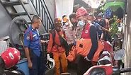10 Jam Lakukan Pencarian, Mayat Teknisi Kabel Telepon Dievakuasi dari Gorong-gorong di Pedemangan