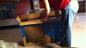 Dynex 32" 720p LCD TV Unboxing!