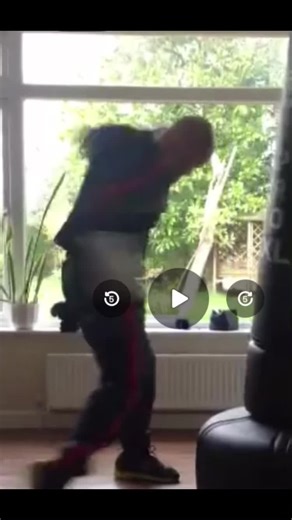 Body shots -focusing on the twist and core rotation to generate maximum power. #boxing #boxingskills #boxingvideo #boxingschool #fighterlife