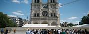 Parvis Notre Dame Paris