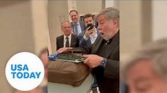 Apple co-founder Steve Wozniak reunites with motherboard he built in 1976 | USA TODAY