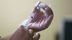 La FDA aprueba dos vacunas actualizadas contra el covid-19 que apuntan a las nuevas variantes