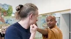 Weapons techniques to empty hands with Shifu Kanishka #shifukanishkacombatives