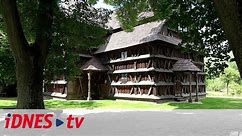Dřevěný kostel v obci Hronsek je zařazen na seznam UNESCO