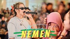 Penonton Nyanyi Sambil Nangis Semua - Niken Salindry ft. AnekaKustik - NEMEN (Official Music Video)