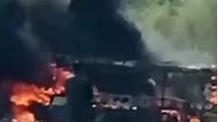 Autobus distrutto dalle fiamme a Rota Greca