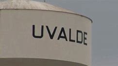 Uvalde's mayor steps down