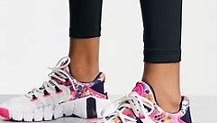 Nike Training - Free Metcon 4 - Pink og hvide sneakers med print | ASOS