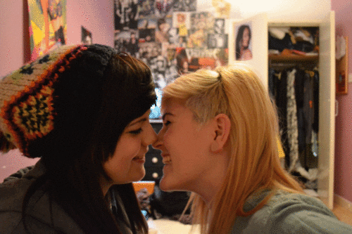 Lesbian Teens Kissing Back 2