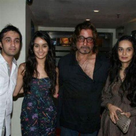 shraddha kapoor poses for a pic with mother father and brother personal photos shraddha
