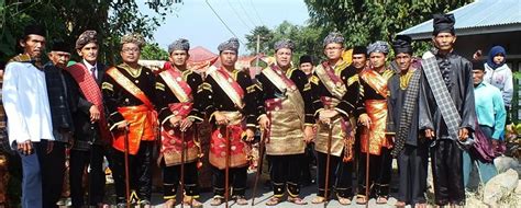 Baju Adat Luwu, pakaian adat sumatera barat pria wanita pengantin minangkabau
