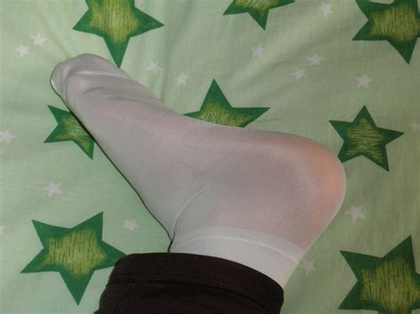 小学或初中的女生第一次穿白色短丝袜会害羞吗 为什么 百度知道