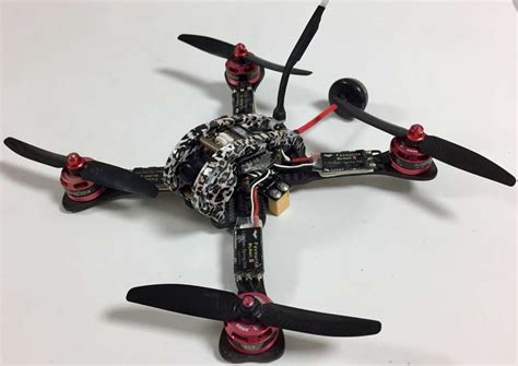 drone de  professionnel pour la competition  freestyle