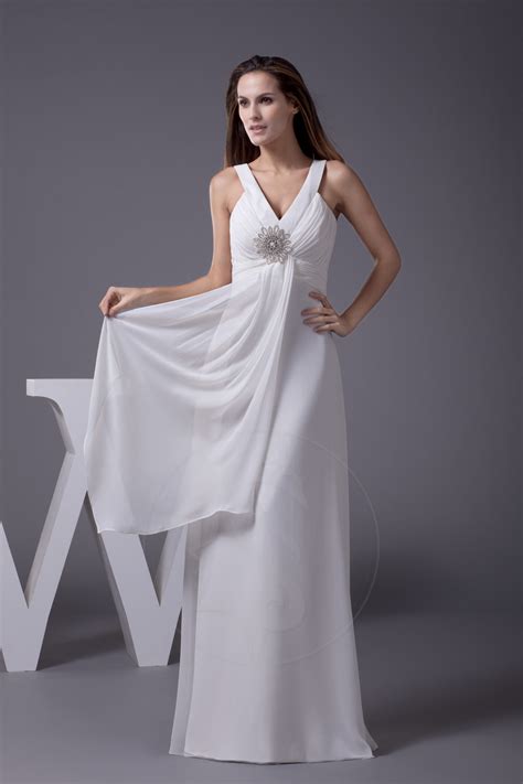 Acconciature da sposa capelli corti © getty. Abito da Sposa Chiffon A Terra Alta Vita Spalline Larghe - OkMi.it