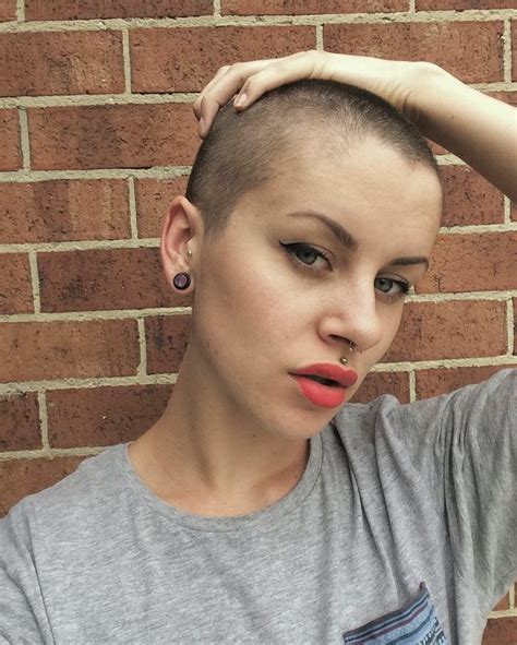 43 Women With Super Short And Buzzed Hair Who Define Their Own Femininity