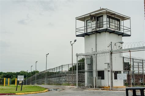 md correctional officers  staffing shortage putting   risk