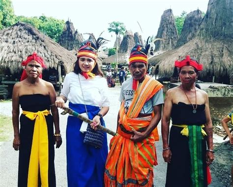 mengintip indahnya wisata budaya kampung adat praijing  sumba