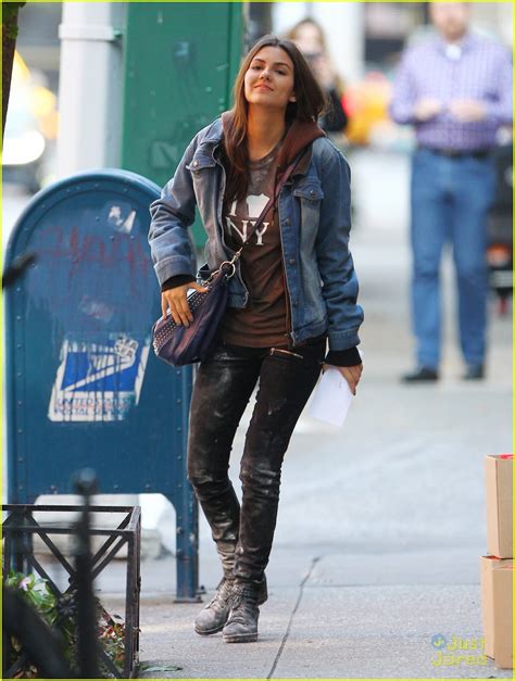 victoria justice jean jacket for naomi and ely photo 607897 photo gallery just jared jr