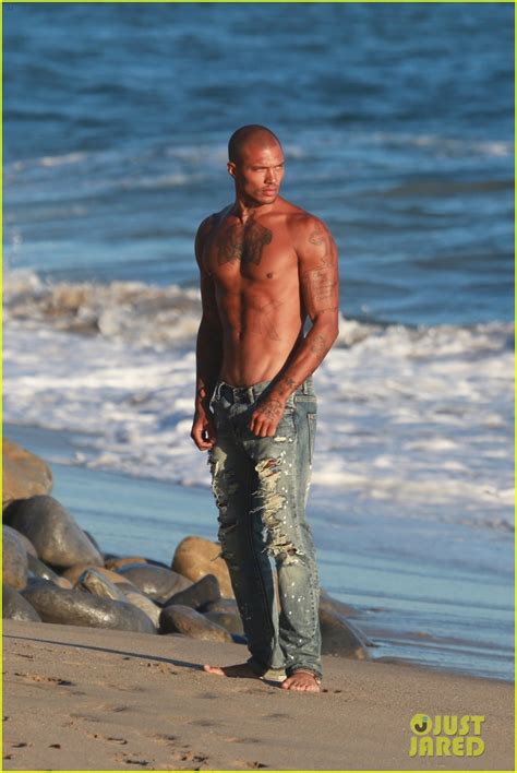 jeremy meeks looks hot while posing shirtless at the beach photo 3972915 jeremy meeks