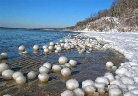 frozen ice balls  lake michigan  stroomi beach  natural