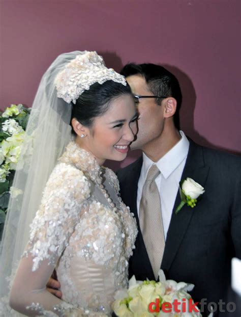 laura basuki and leo sandjaja resmi menikah bisik bisik gosip artis terbaru indonesia mancanegara