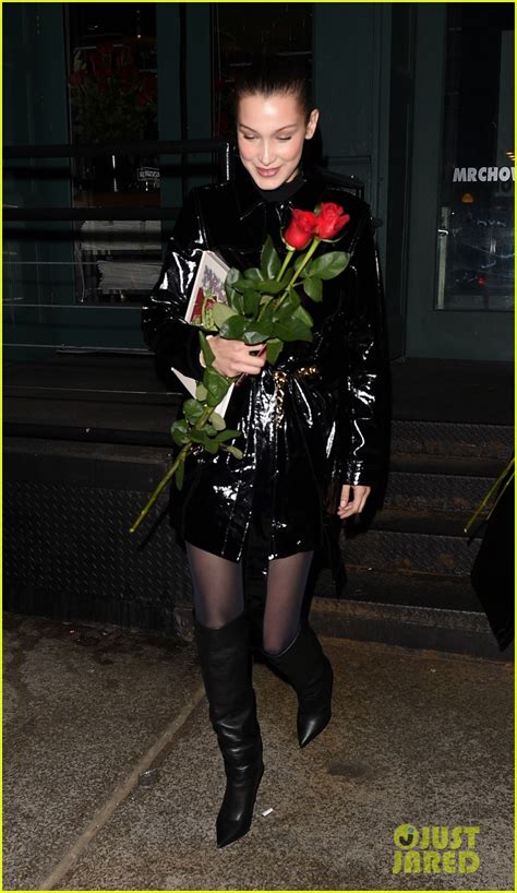 Bella Hadid Gives Roses To The Paparazzi On Valentine S Day Photo