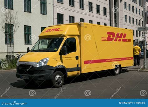 dhl leveringsbestelwagen berlijn dhl  het bedrijf die van de wereld  grootste logistiek rond