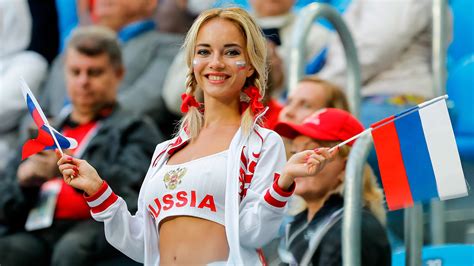 Le Mondial En Images Comment Les Supporters Russes Arborent Ils Les