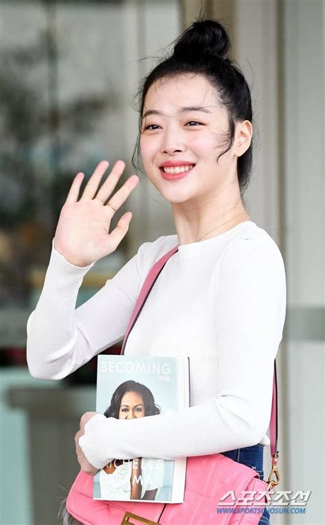 Former F X Member Sulli To Debut As A Soloist Koreaboo