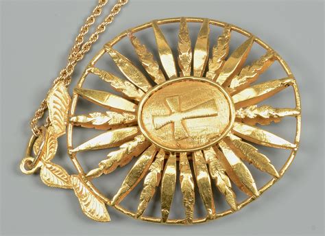 lot   gold medallion   necklace case auctions