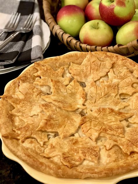 Traditional New England Apple Pie Recipe With Pie Crust Leaves Linda