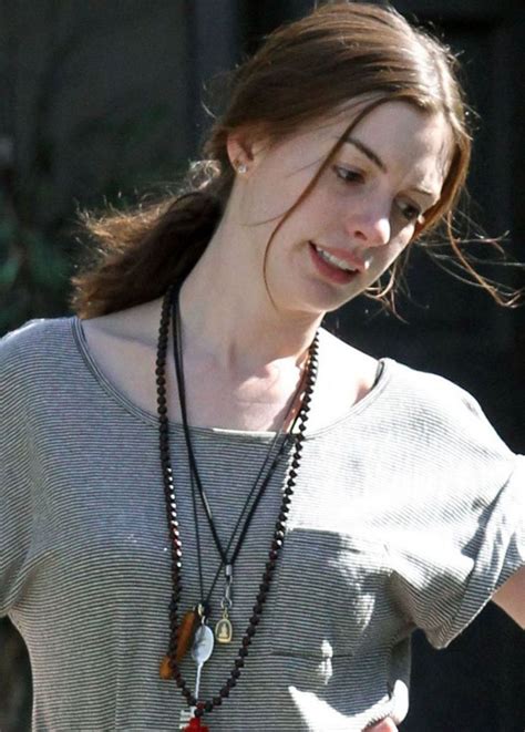 10 Pictures Of Anne Hathaway Without Makeup Styles At Life