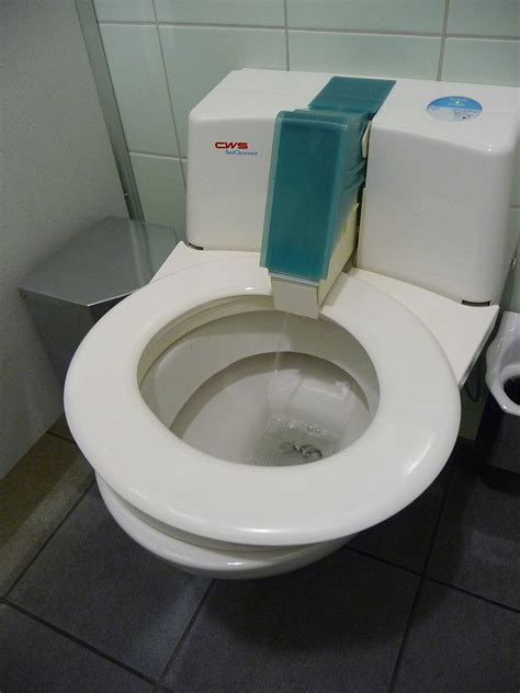 automatic  clean toilet seat wikipedia