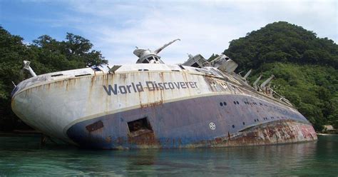 wreck  world discoverer  hit  uncharted rock  reef
