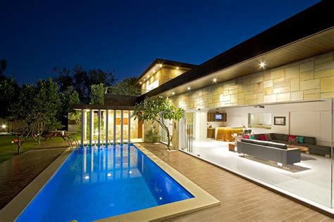 dazzling private swimming pools   embellish  backyard