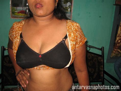 saree wali aparna aunty ki chuchiyan big indian boobs
