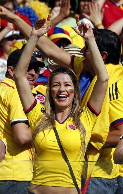Brasile 2014 Sfida Di Bellezza Sugli Spalti Hot Football Fans