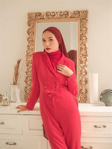 7 gaya hijab daniella kharisma yang kini mualaf sempat jadi sorotan