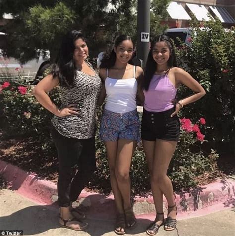 Texas Mother Roasts Teenage Twin Daughters On Twitter Daily Mail Online