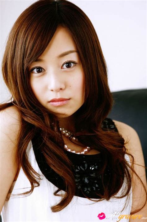 jun natsukawa looks adorbale in her short black and white