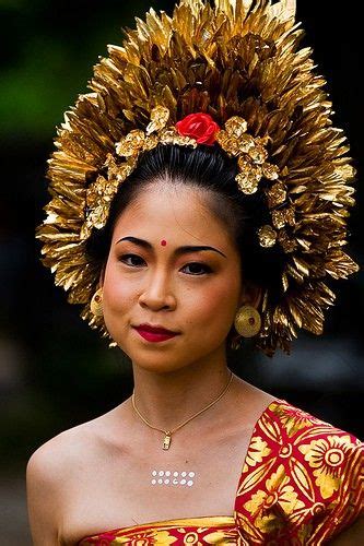 Balinese Woman Indonesia Balinese People Are