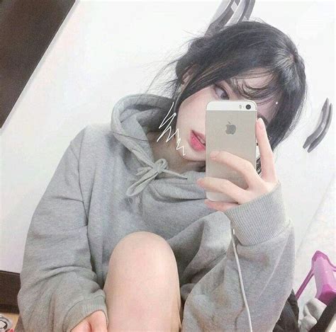 Pin By Emily Nguyen On Mirror Selfies Ulzzang Girl Selca Ulzzang