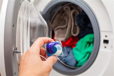 laundry detergent powder  pods  liquid