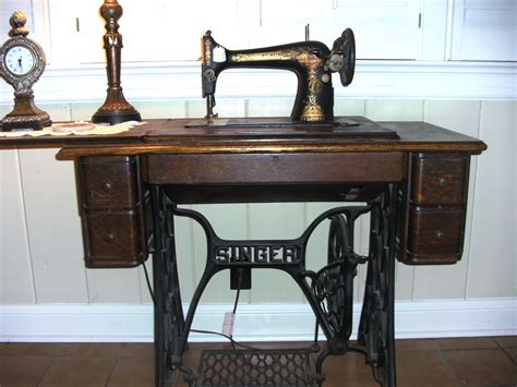 singer sewing machine    curious    sn  model