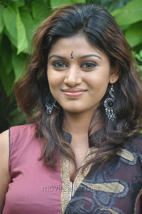 Tamil Actress Oviya Cute Smile New Stills New Movie Posters