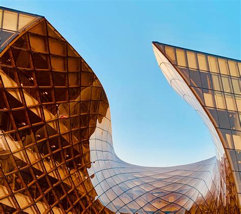10 Amazing Glass Buildings Around The World Rmjm Insights