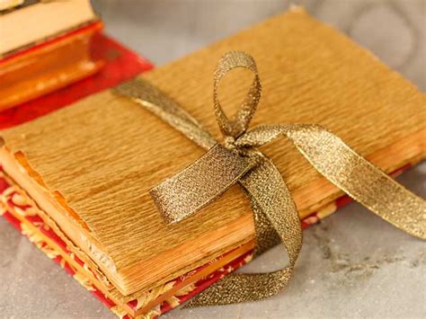 clever ways  celebrate  holidays  books brightly